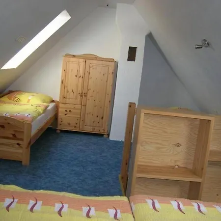 Freistehendes In Ruhiger Lage 度假居